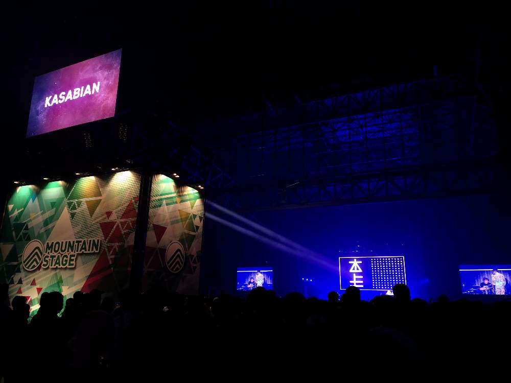 マウンテンステージのカサビアン。