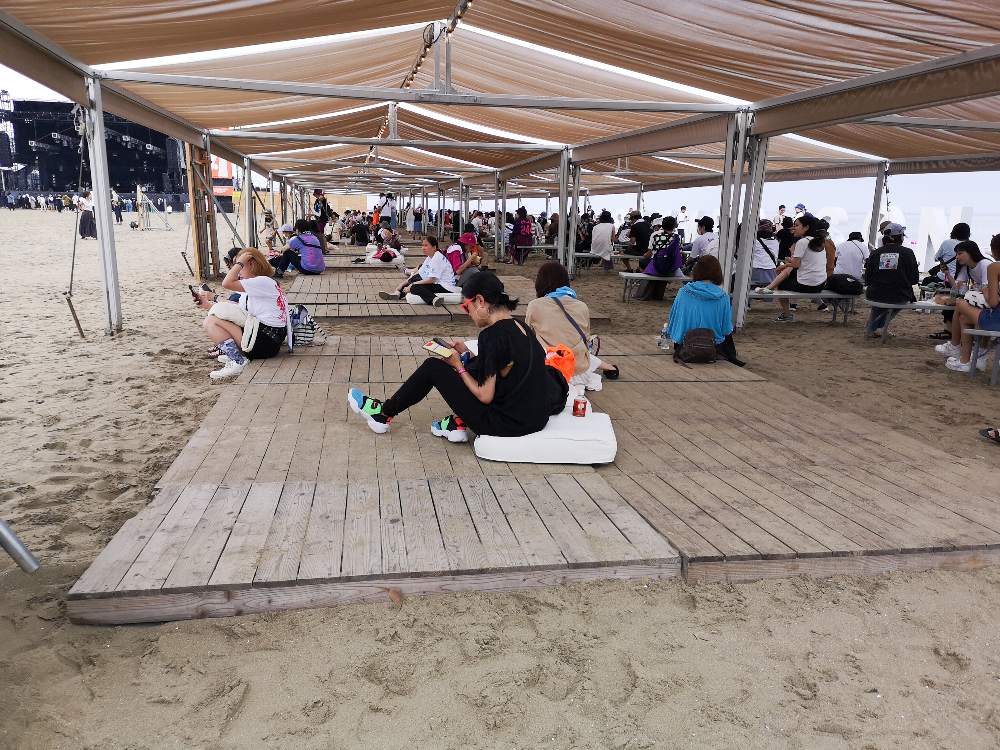 ひさし付きのスペースは拡大しました。