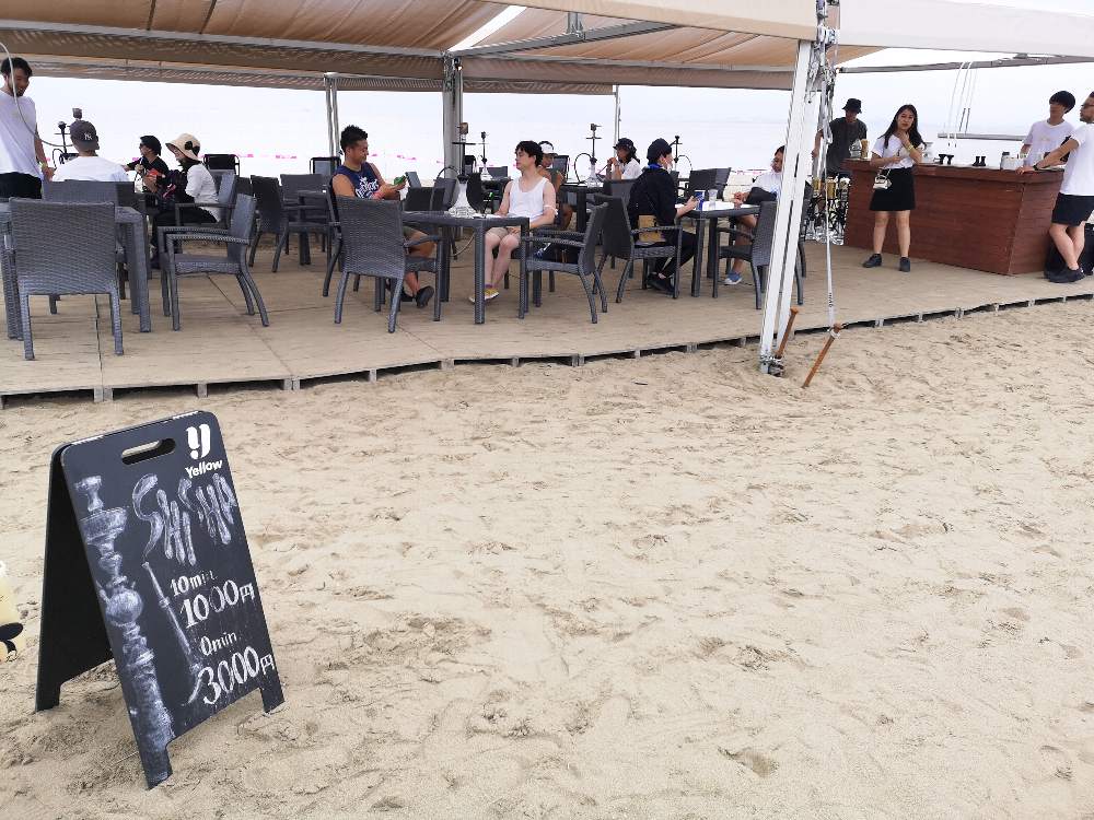 バー利用者用のテーブル。