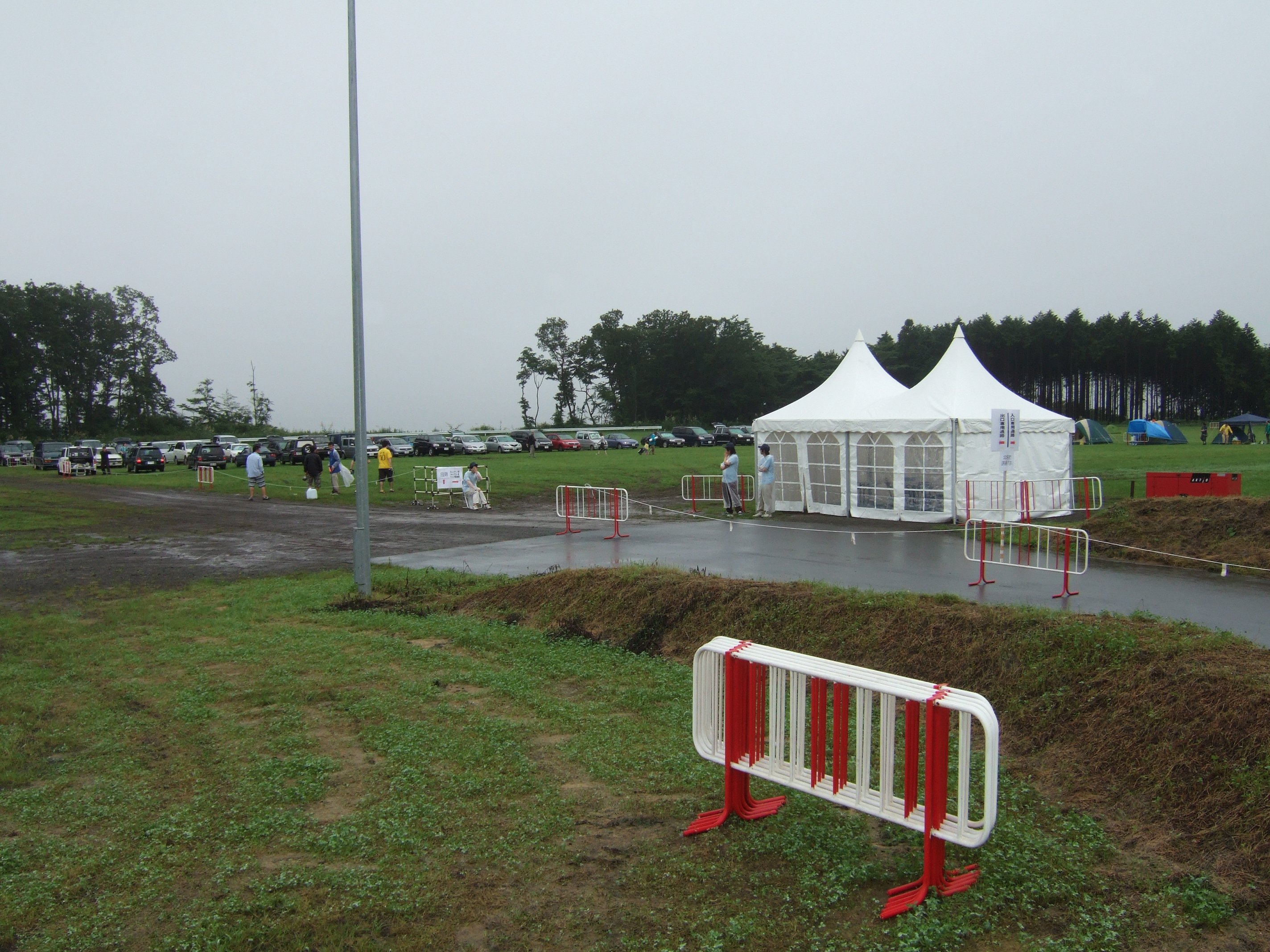 キャンプサイト入り口。