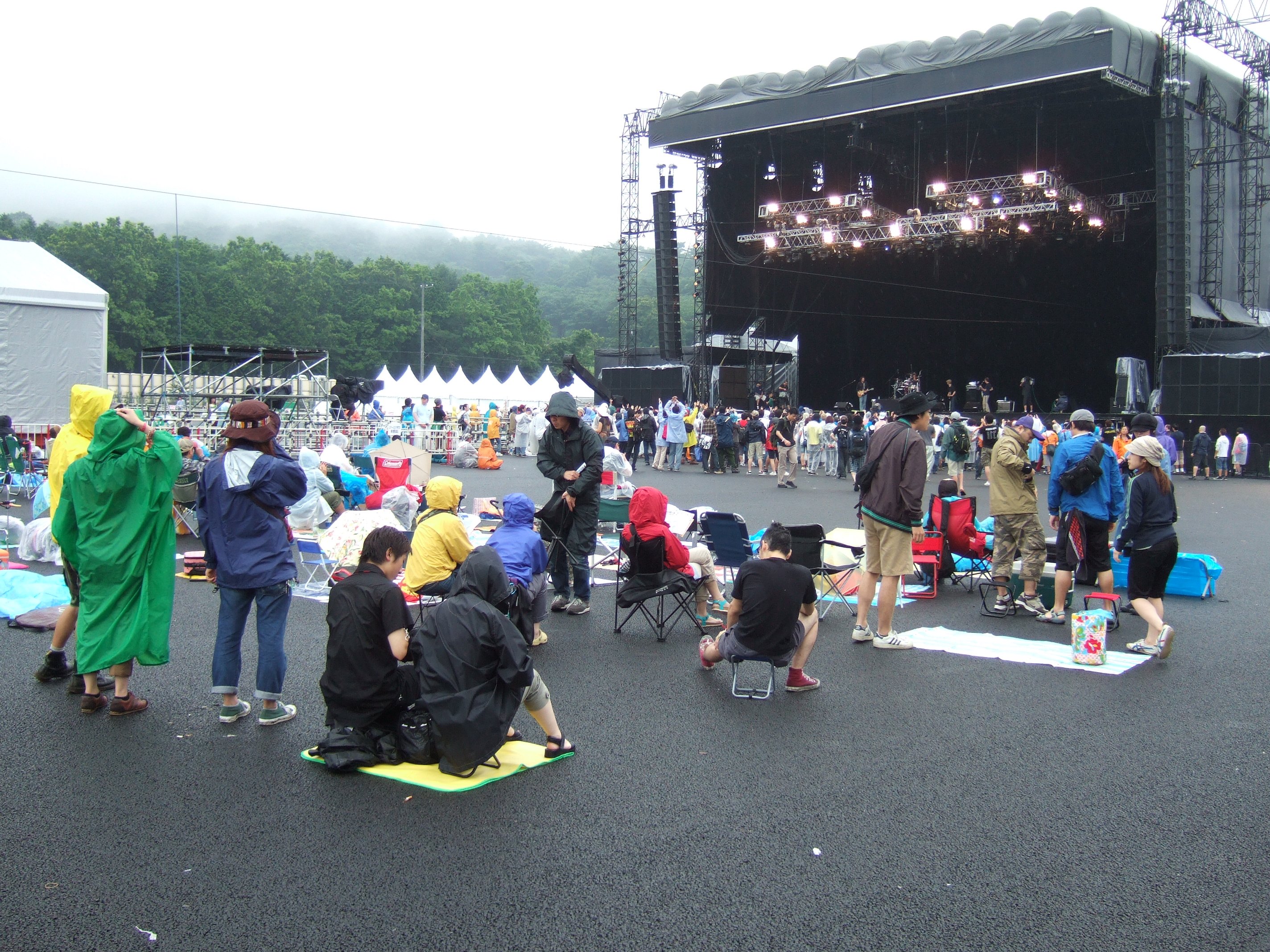 主催者側のルール設定のよって、いすに座って見てもいいことになったエリア。