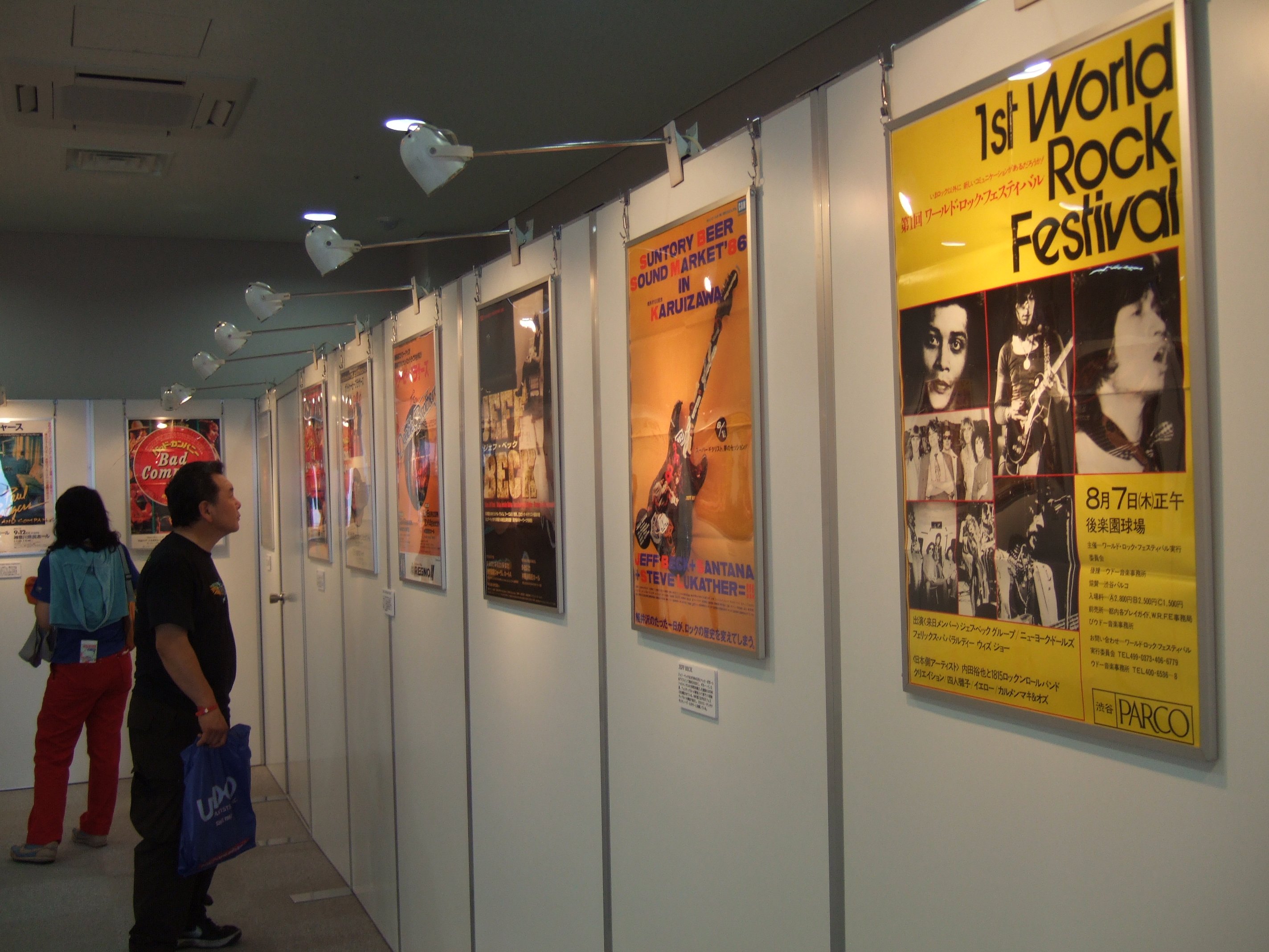 サンタナ、ジェフ・ベック、ドゥービー・ブラザーズ、バッド・カンパニーなど、ウドー・ミュージック・フェスティバルに出演するアーティストの過去の来日公演ポスター。