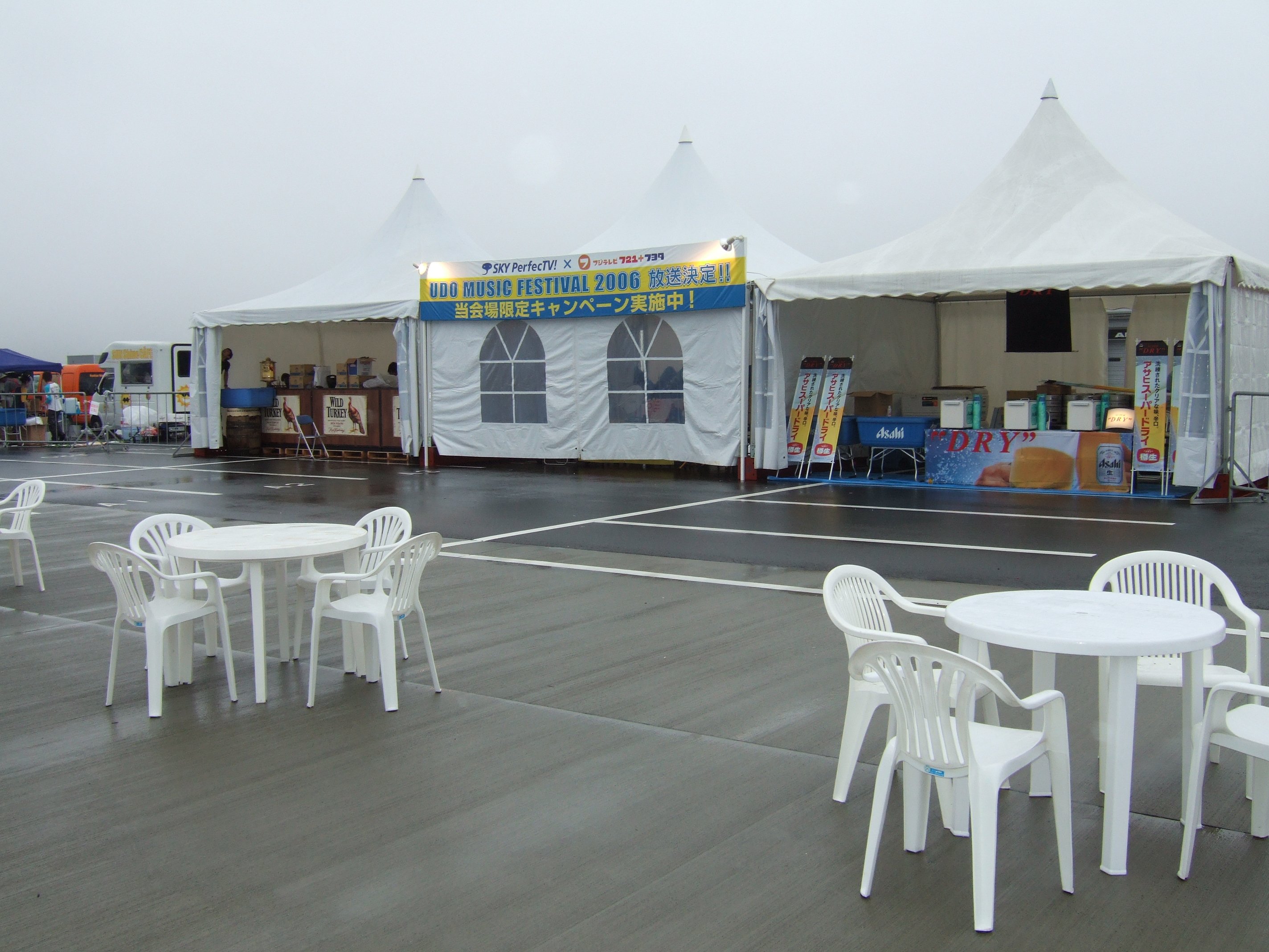 アサヒビール、スカイパーフェクＴＶのテント。