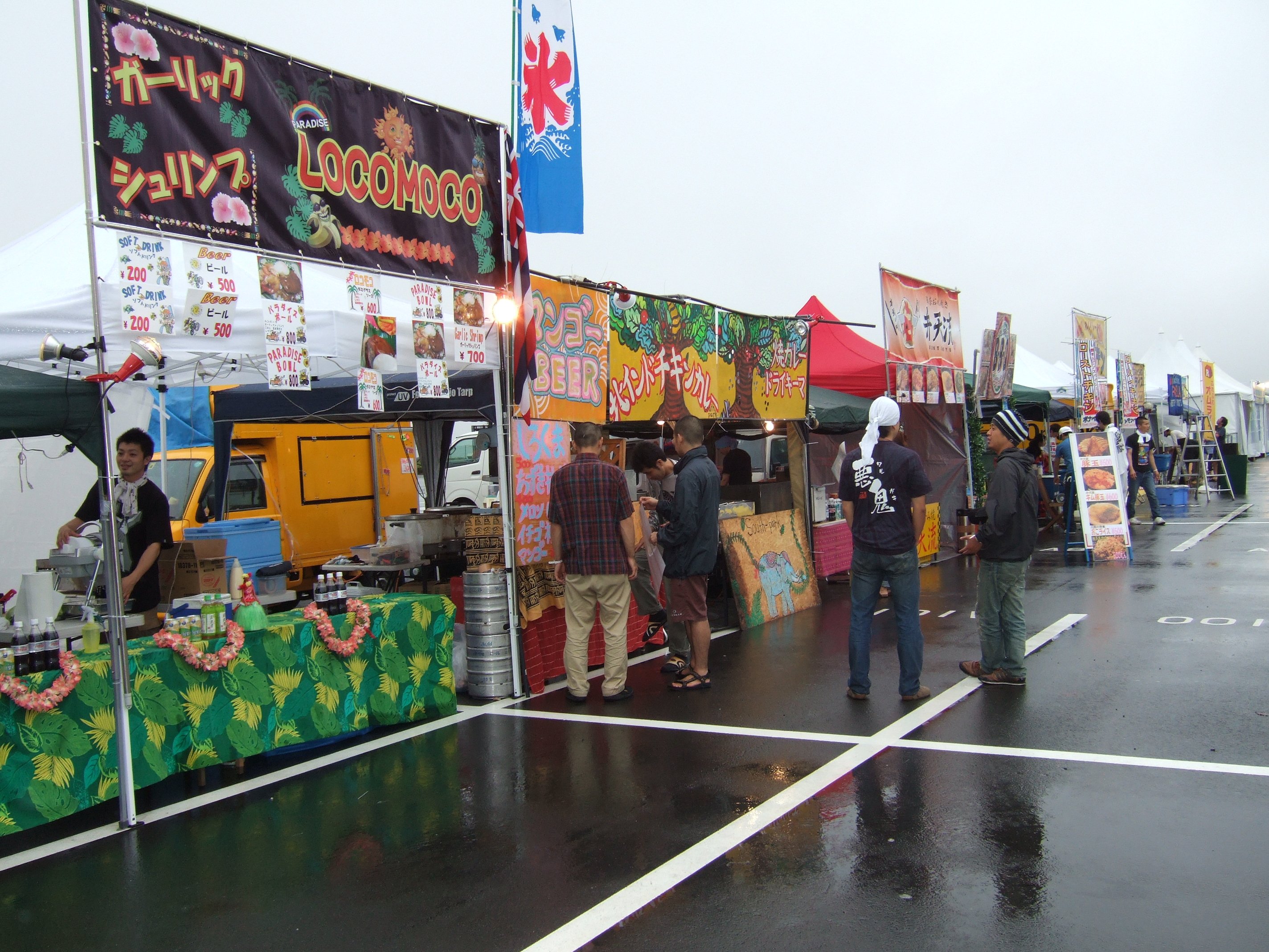 早朝なので人は少ない。